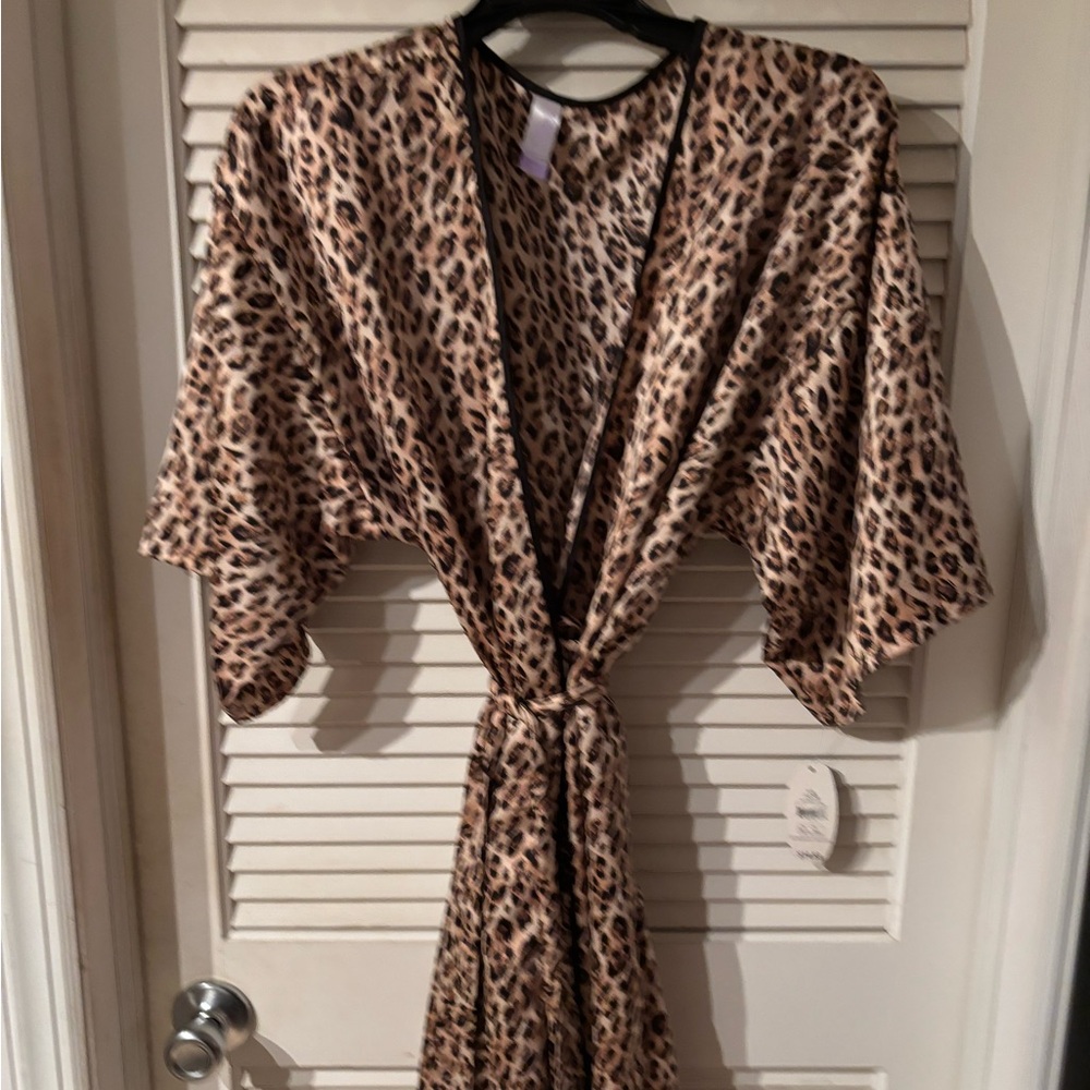 Secret Treasures Leopard Print Silky short Robe in Tan and Black leopard print
